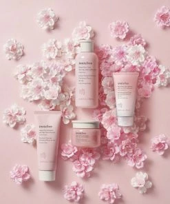 Innisfree Dewy Glow Toner - With Jeju Cherry Blossom 6 Innisfree Dewy Glow Toner - With Jeju Cherry Blossom -Clinique Store 84917 media 2